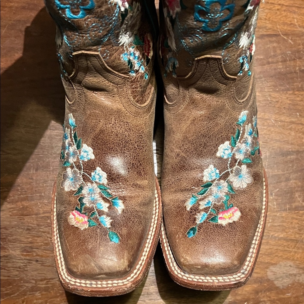 Women’s Brown Embroidered Floral Western Boots